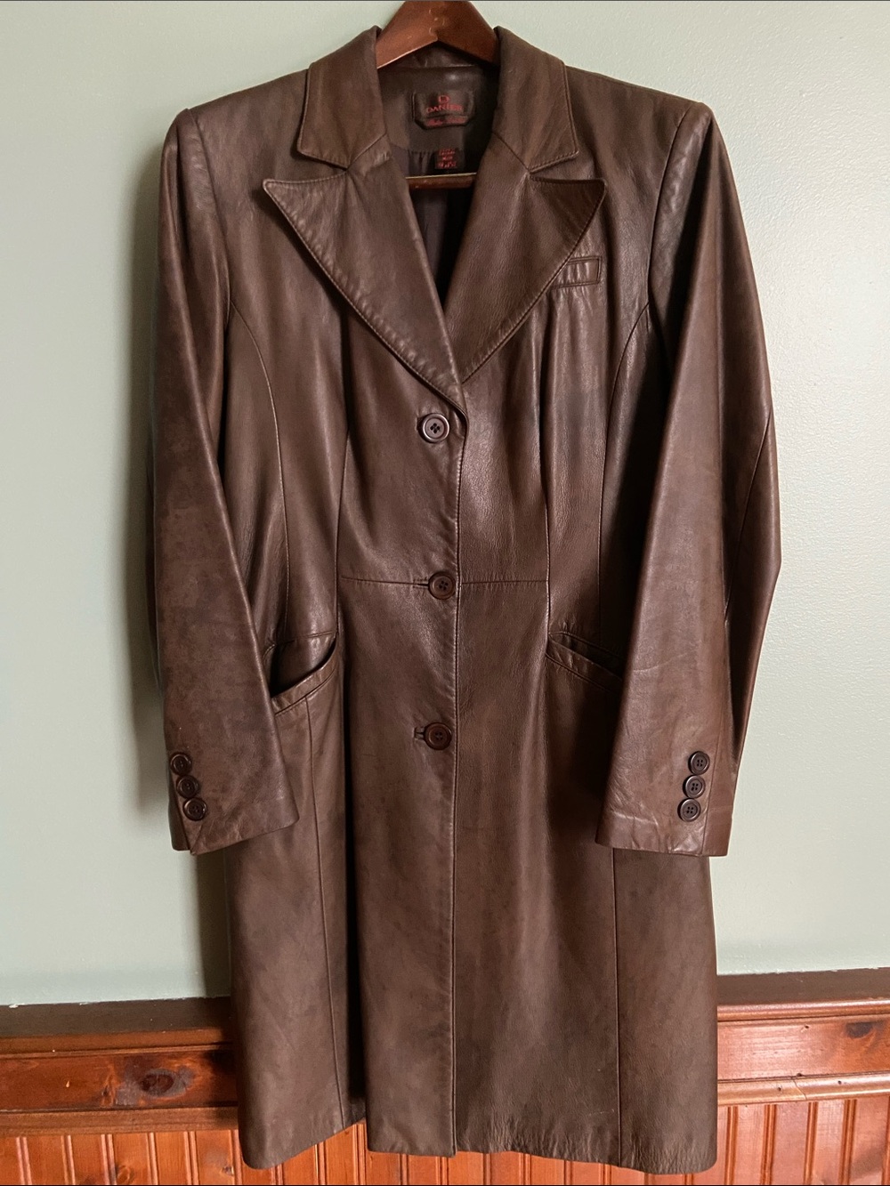 Danier - Made in Canada - Chocolate Brown Italian Leather Long Coat - Size M 🤎
